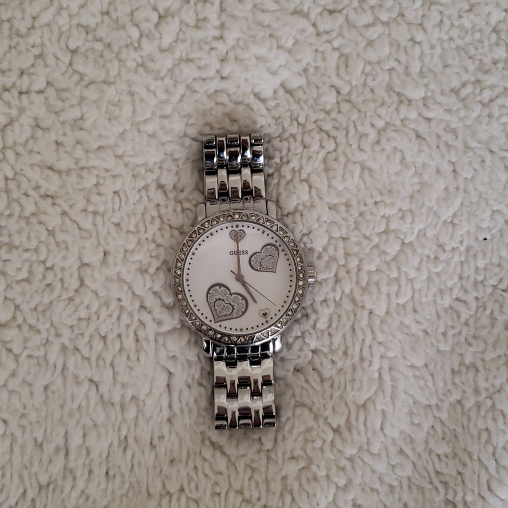 Guess Heart Watch in Silver ⌚